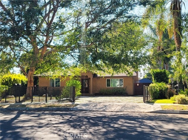 Photo - 5939 Vanalden Ave Casa