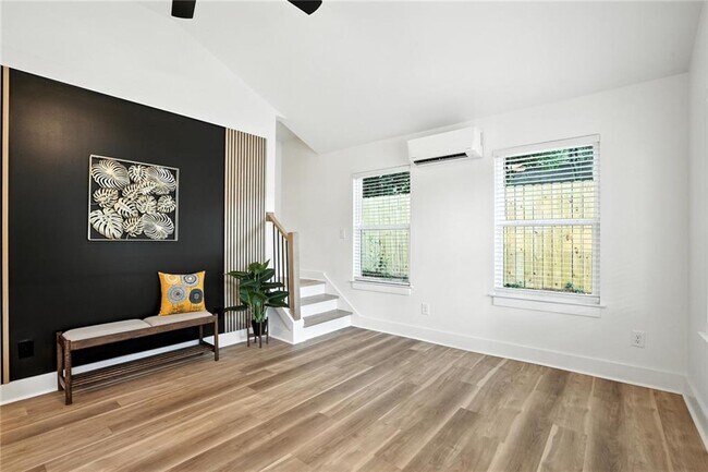 Photo - 1597 Glenwood Ave SE