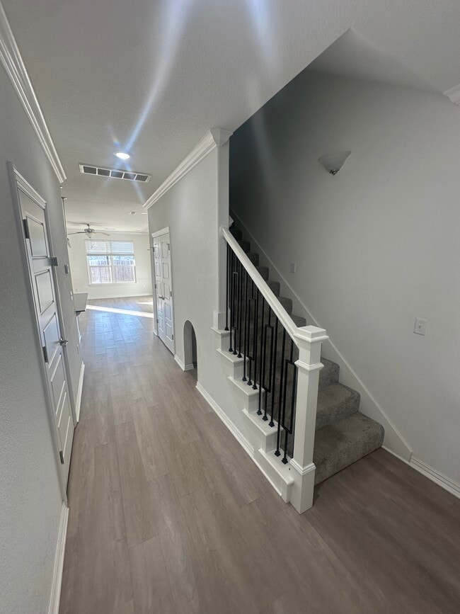 Photo - 1021 Lakeview Dr