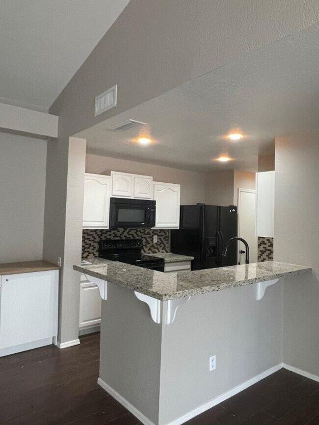 Photo - 2035 S Elm St Unit 1