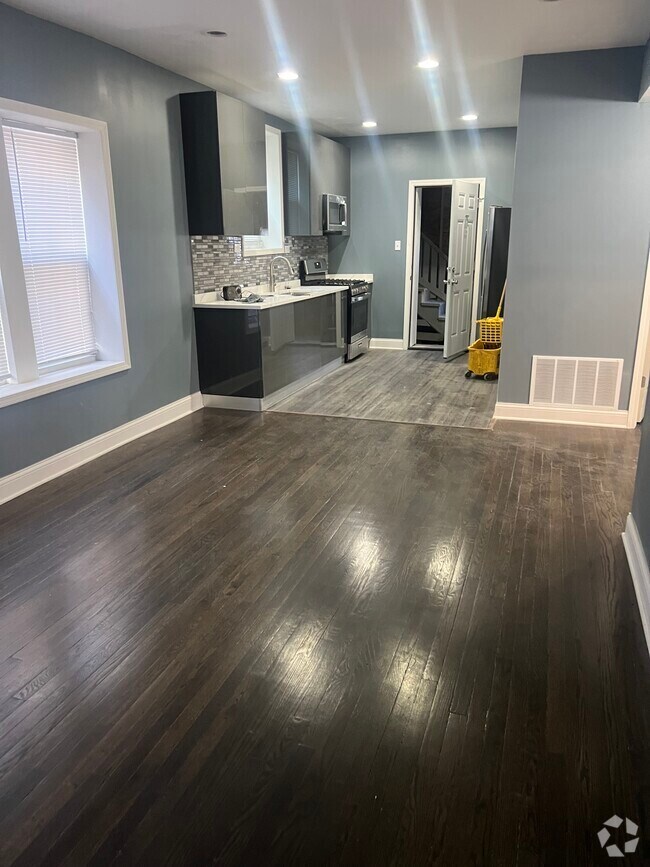 Building Photo - 9037 S Bishop St Rental