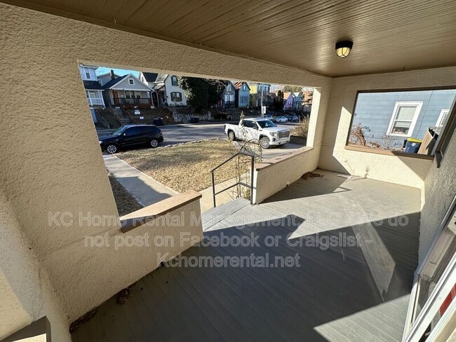 Photo - 2535 Charlotte St