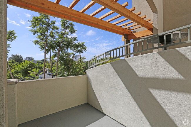 Loft, 1.5 BA - 1,413 ft² - Mission Hills Apartments