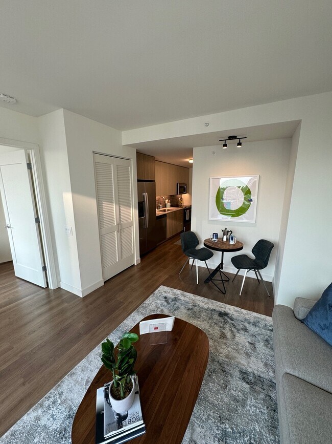 Photo - 350 N Canal St