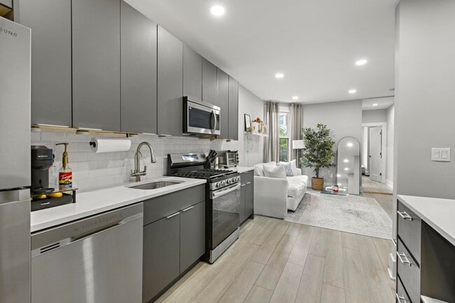 Building Photo - 101 Zabriskie St Unit 1