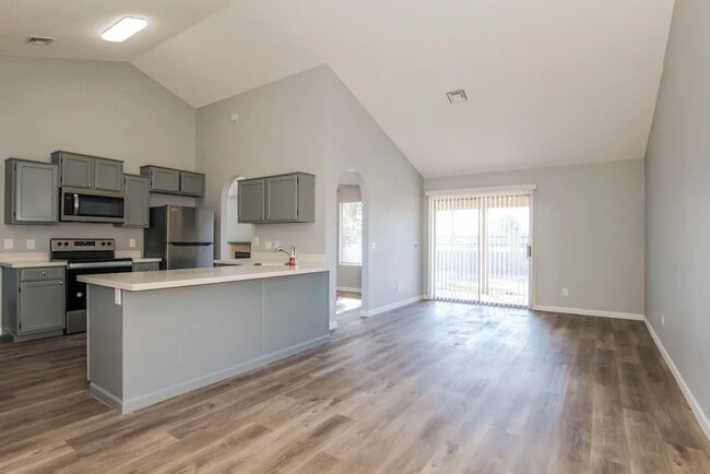 Photo - 4504 N 106th Ave