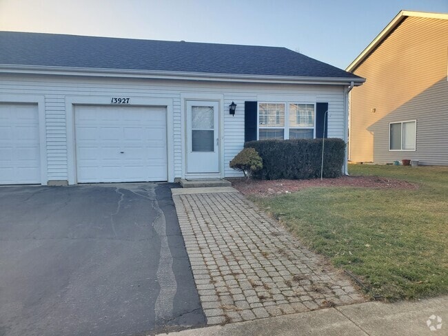 Building Photo - 13927 S Oakdale Cir Rental