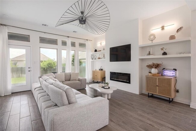 Photo - 304 Glen Arbor Dr