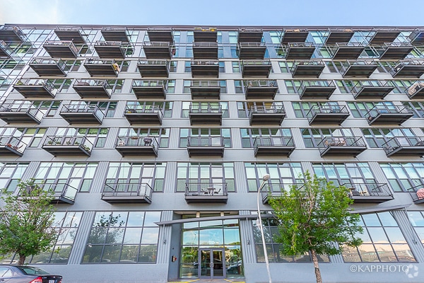 Building Photo - 1224 W Van Buren St Unit 506 Rental