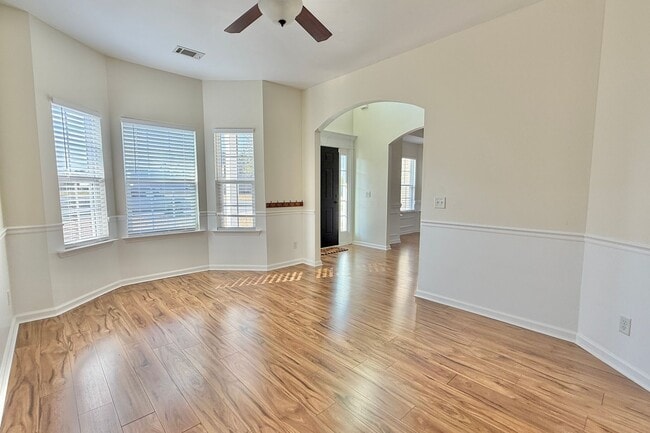 Photo - AVAILABLE NOW! (Small Pets Only)