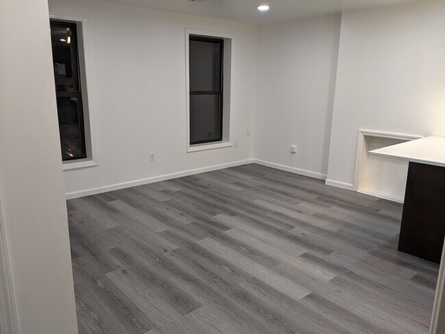 Building Photo - 51 New St Unit 3rd Floor Rental