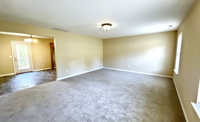 Photo - 181 Fox Crest Dr SW