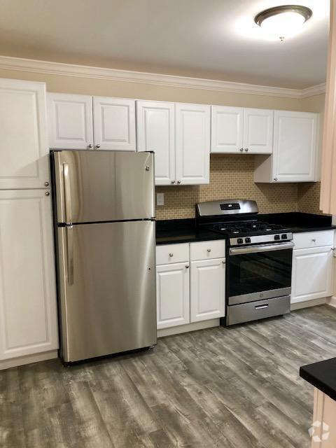 Building Photo - 1 bedroom in Chicago IL 60657 Rental