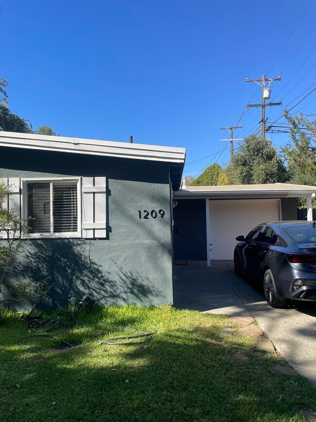 Building Photo - Charming 3-Bedroom in Quiet Cul-de-sac-$30... Rental