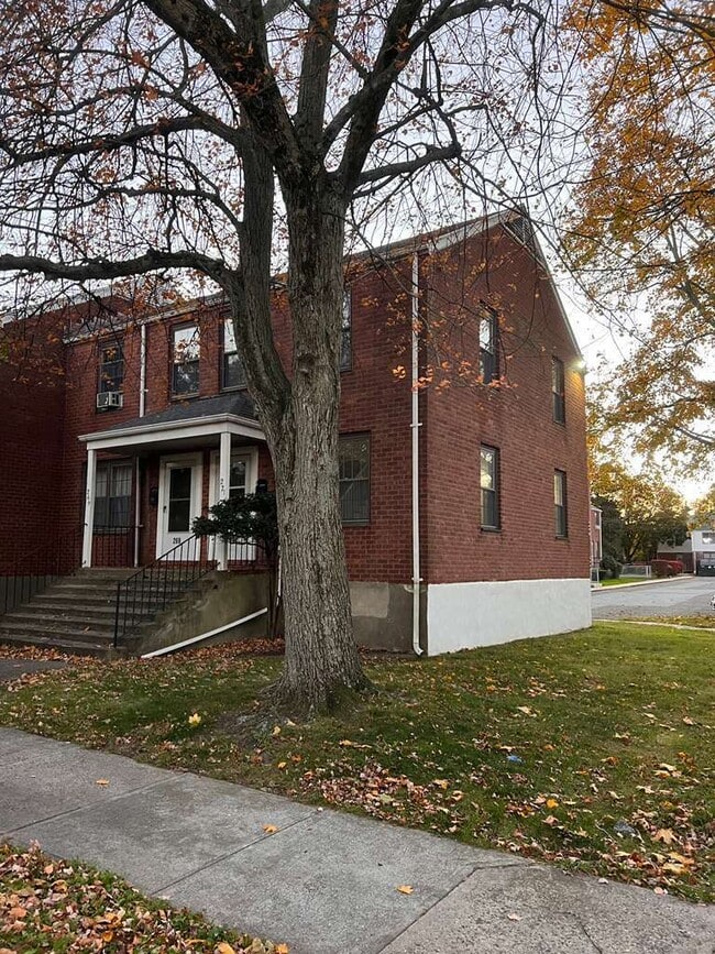 Building Photo - 271 Pennsylvania Ave Unit 271