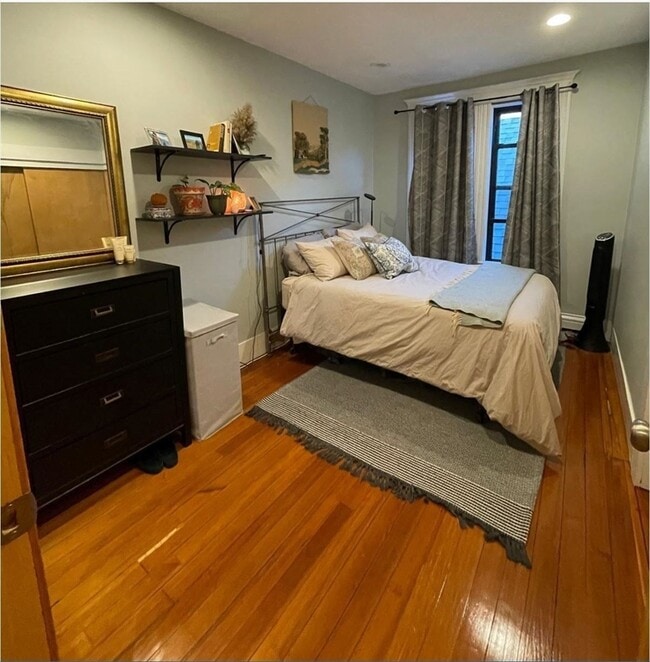 Photo - 1672 Beacon St Unidad 3A