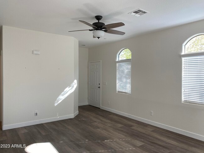 Photo - 2725 E Mine Creek Rd