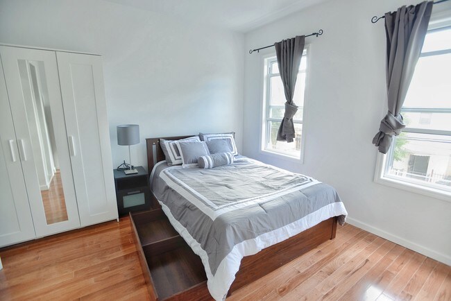 Photo - 16-74 Stephen St