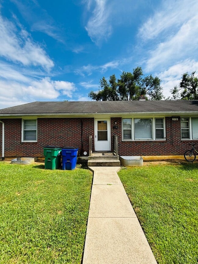 Building Photo - 316 Reynolds Ave Unit B