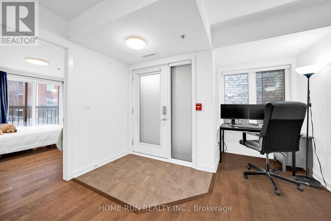 Photo - 458A King Edward Ave