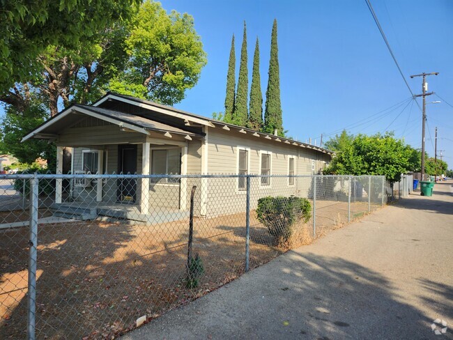 Building Photo - 584 W Dinuba Ave Rental