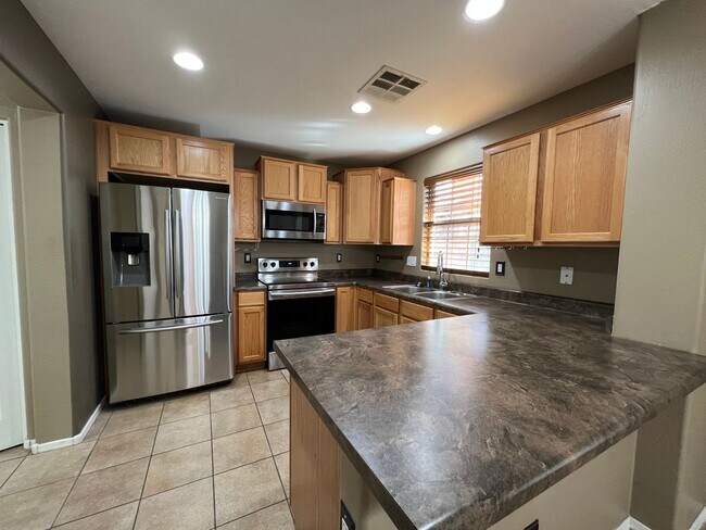 Building Photo - Apply Here www.realty480pm.appfolio.com/listings