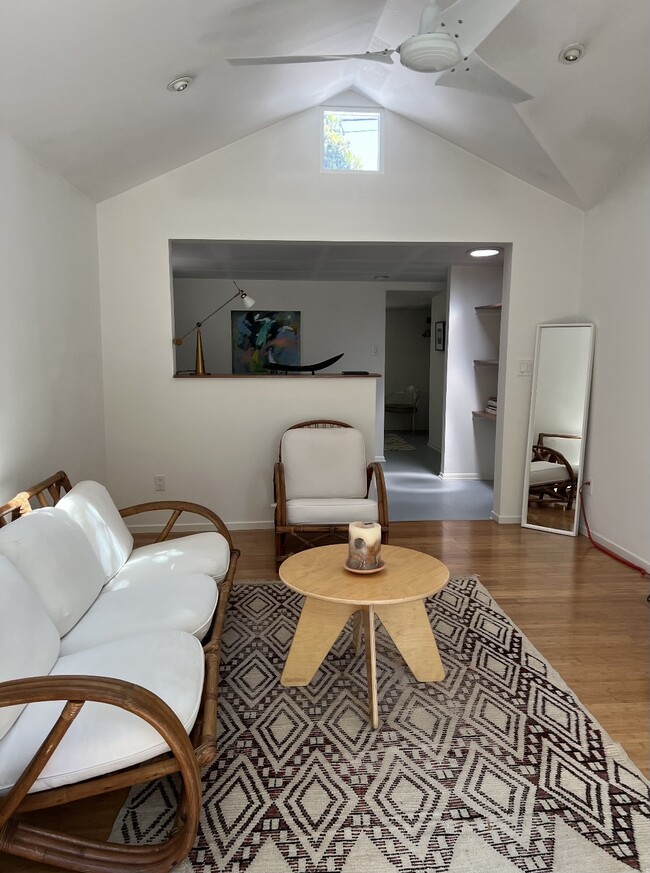 Building Photo - 4136 McConnell Blvd Unit #B Rental