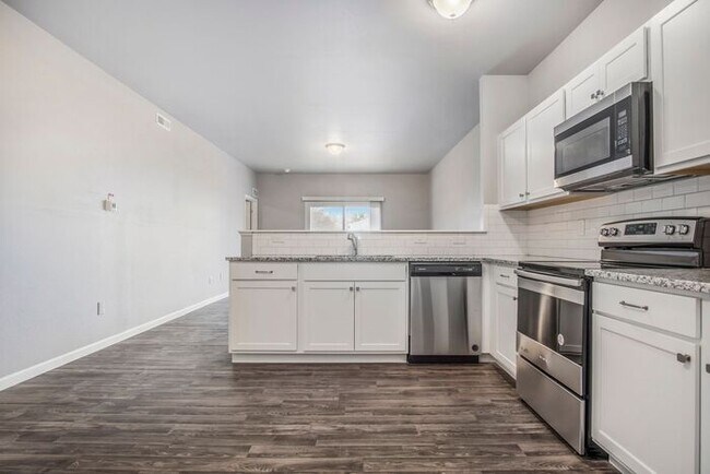 Photo - 15901 Cedar Dr