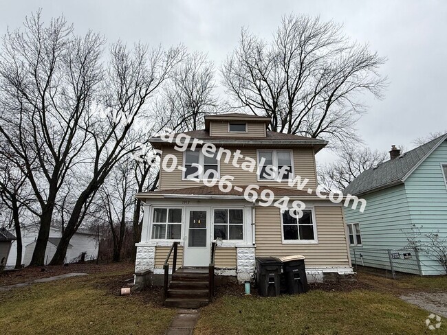 Building Photo - 3 Bedroom House