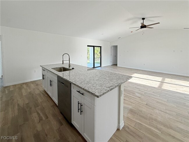 Photo - 8157 Albatross Rd