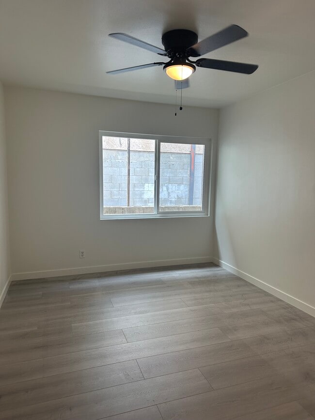 Dormitorio - 205 W Palmer Ave