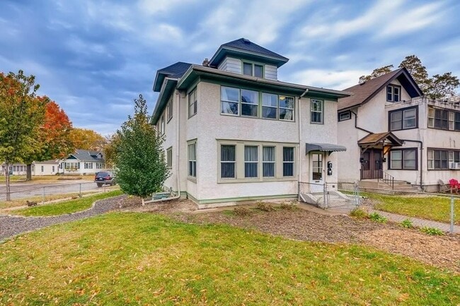 Building Photo - 3405 Minnehaha Ave Unit 1