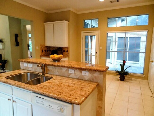 Photo - 10114 Crescent Bluff Ln