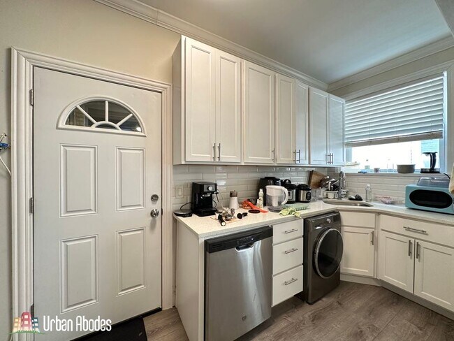 Building Photo - 321 Kedzie St Unit J08W