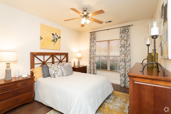 2BR, 2BA - 1080SF
