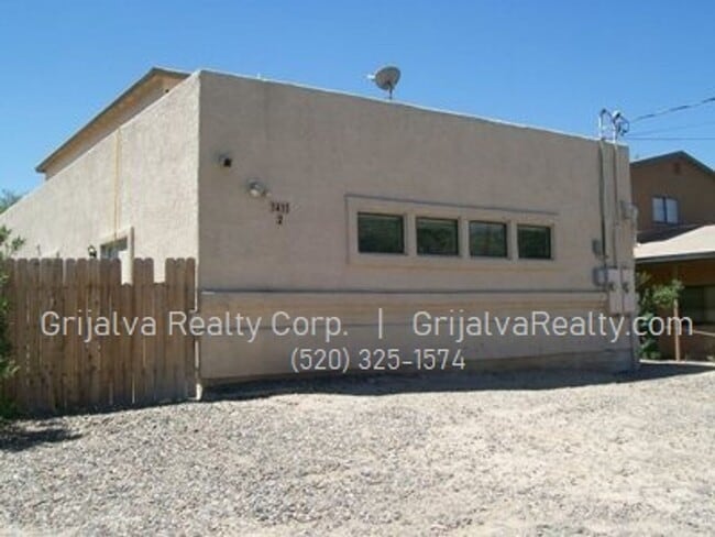 Building Photo - 1415 E Elm St Unit 02