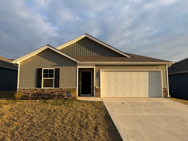 Building Photo - 4 Bedroom 2 Bathroom Home located in Greeneville, TN