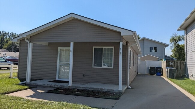 Building Photo - 3-bed home near Lake Manawa
