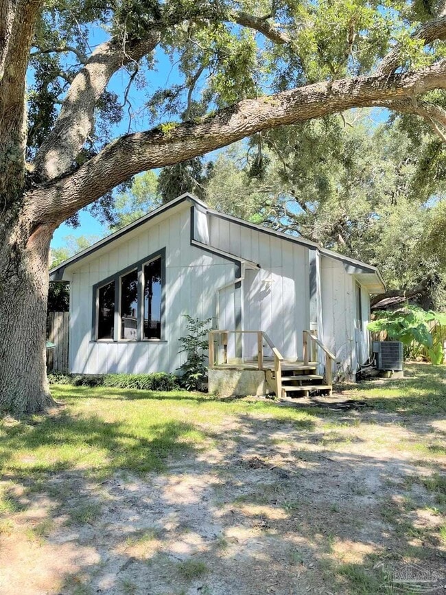 Photo - 111 Cavalier Dr House