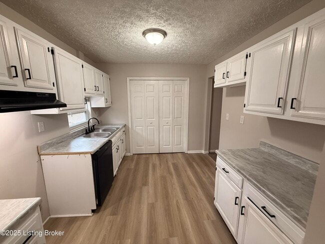 Photo - 8401 Roseborough Rd