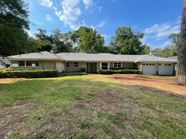 South Highland Beauty! This Is The One To ... - South Highland Beauty! This Is The One To ... House