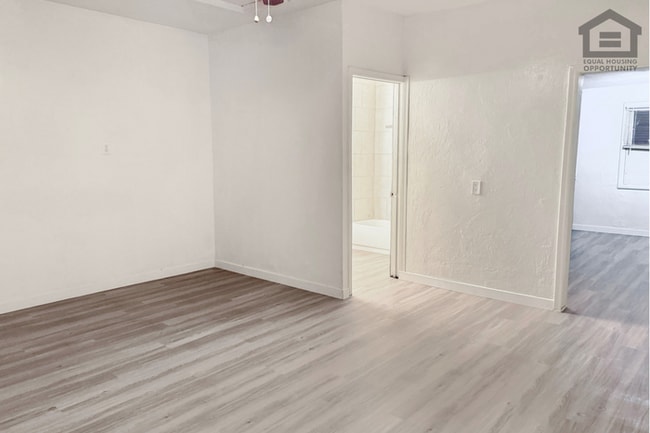 Photo - 2Bed/1Bath Apartment at Camelback Rd/Central Ave! Ready for Immediate Move-In! – NO HOA!