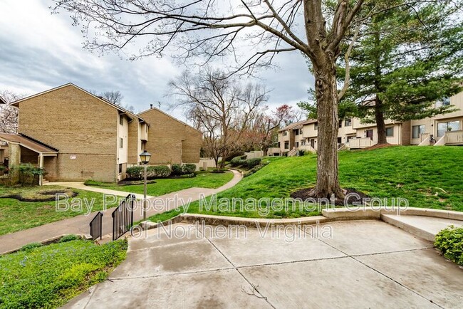 Photo - 2476 Glengyle Dr