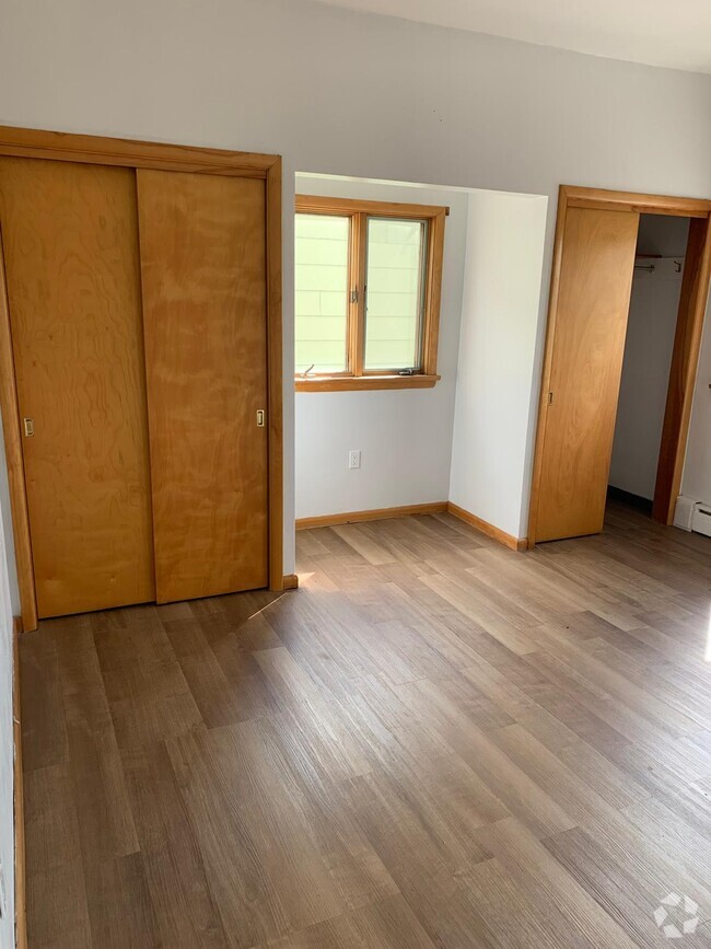 Building Photo - 746 Park Ave Rental