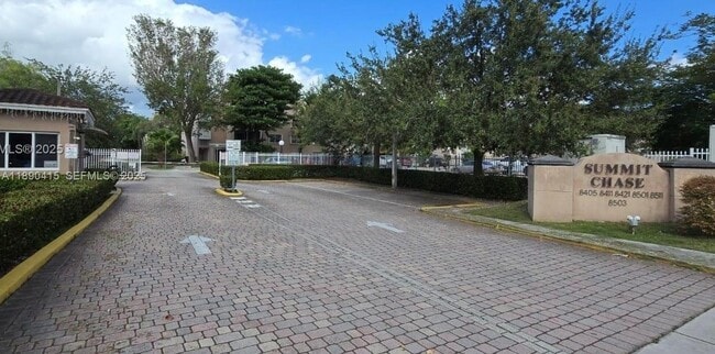 Photo - 8405 NW 8th St Unidad 311