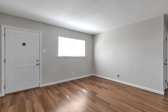 Photo - 809 John Adams Dr