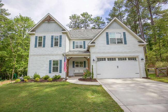 Photo - "Charming 4-Bedroom Retreat with Fireplace and 3 Full Baths in Aberdeen!"