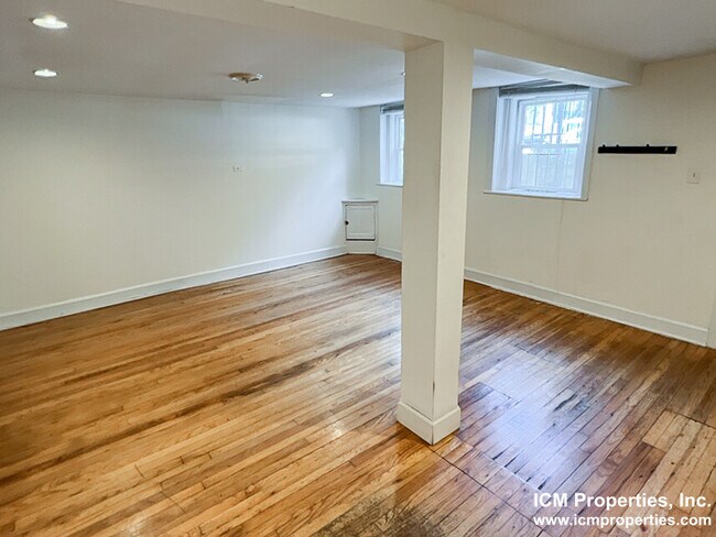 Building Photo - 3309 N Southport Ave Unit 3309-G