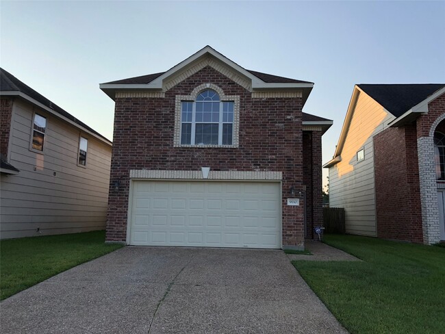Building Photo - 9110 Prairie Trails Dr