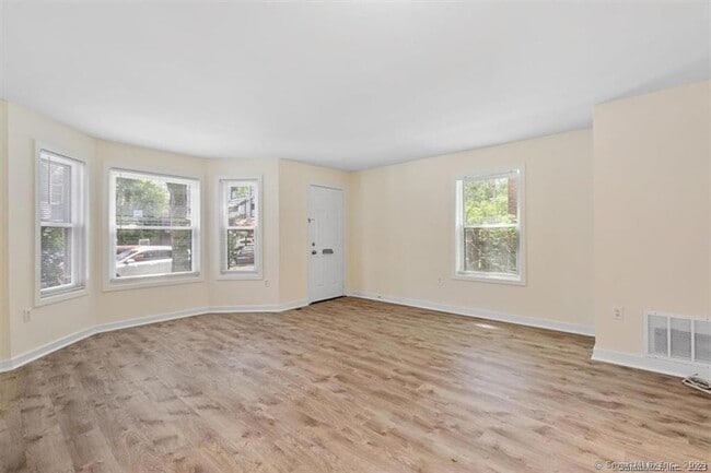 Photo - 86 Howe St